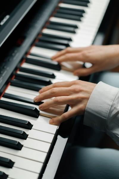 Douleurs aux doigts pianiste